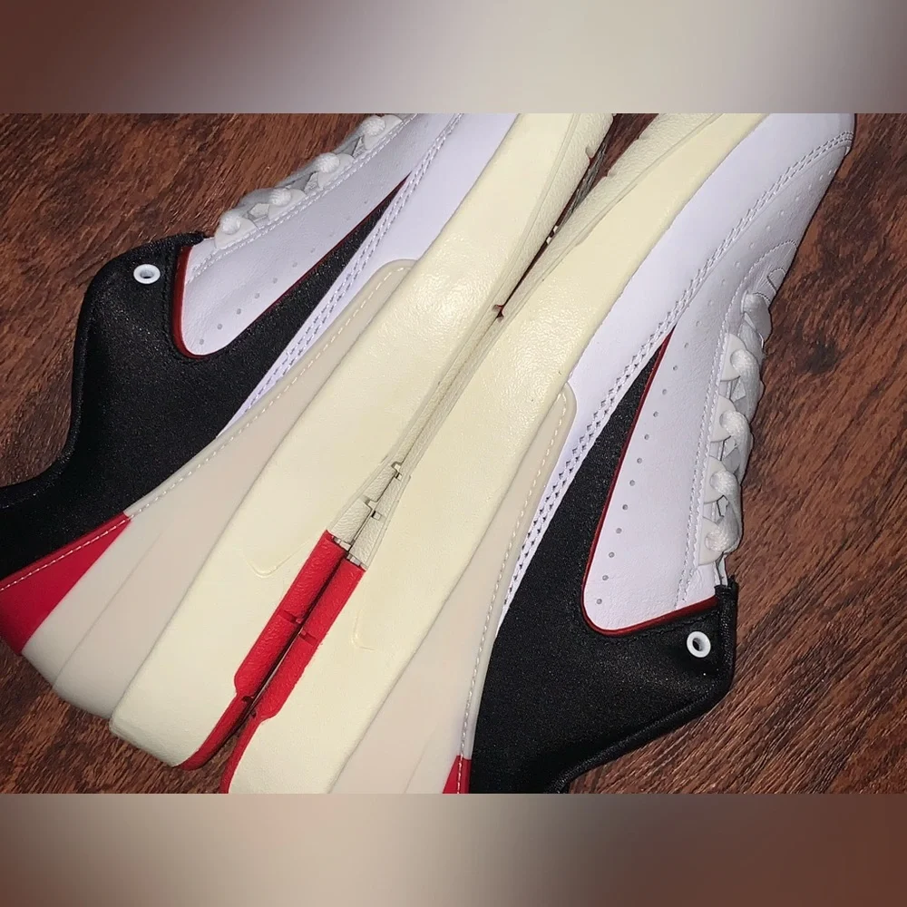 Nike air Jordan retro 2 size 10.5